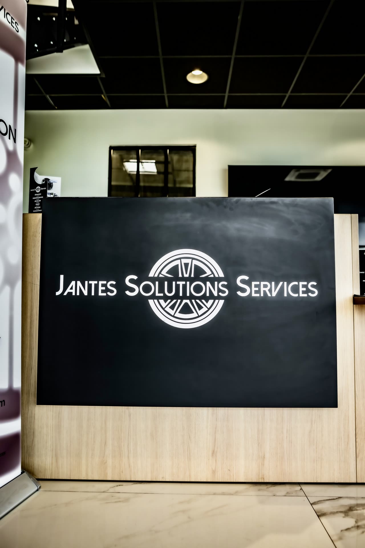 Espace d’accueil de Jantes Solutions Services Espace d’accueil de Jantes Solutions Services